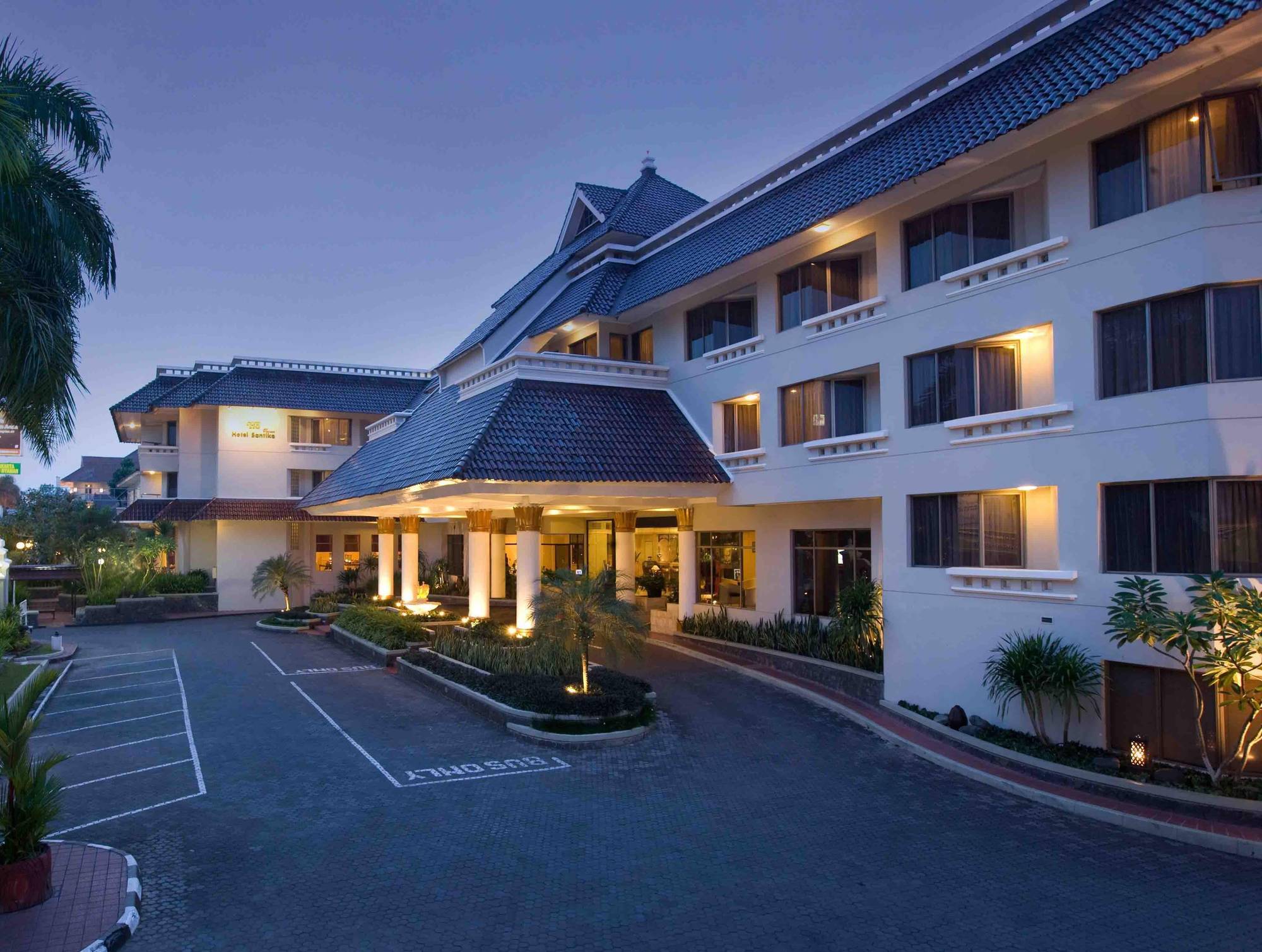 Hotel Santika Premiere Jogja Джокякарта Екстериор снимка