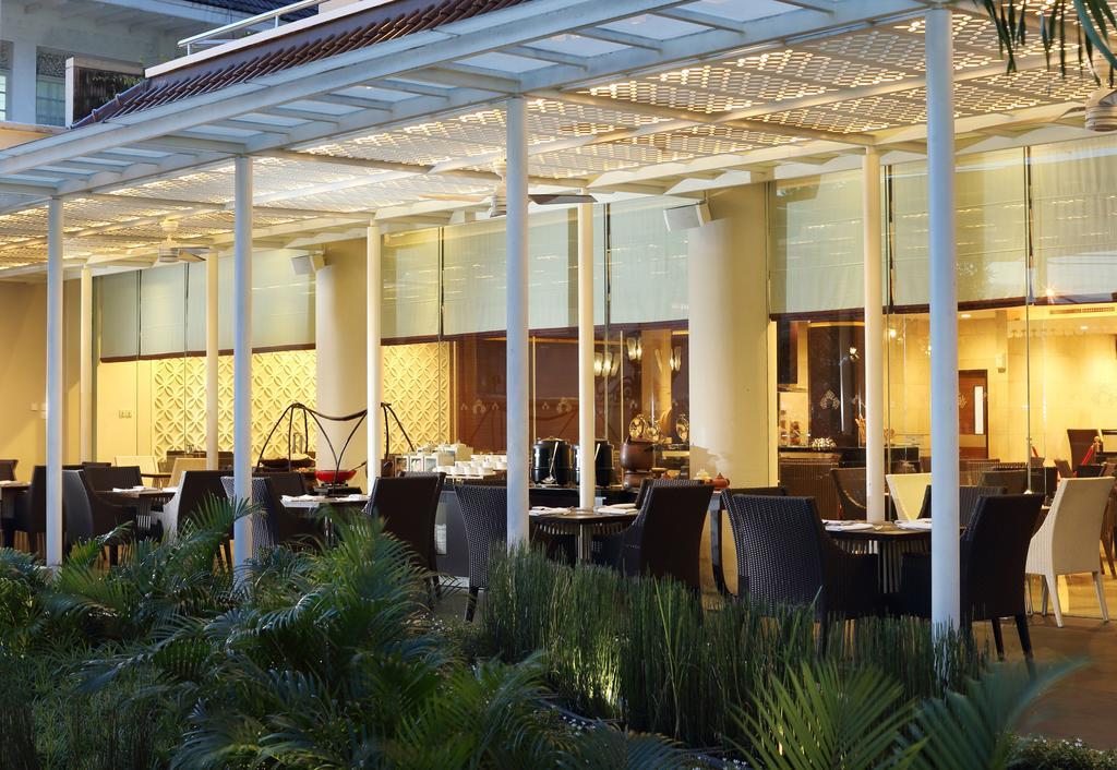 Hotel Santika Premiere Jogja Джокякарта Екстериор снимка
